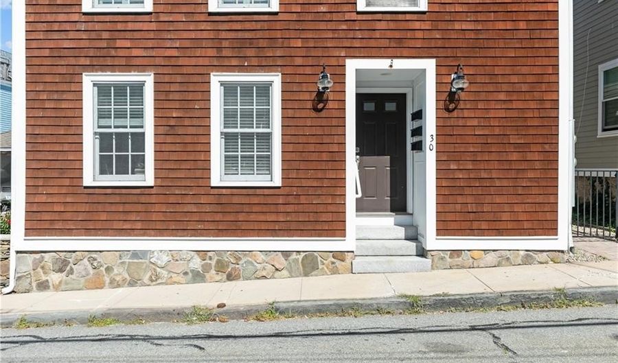 30 Brewer St 3, Newport, RI 02840 - 3 Beds, 2 Bath