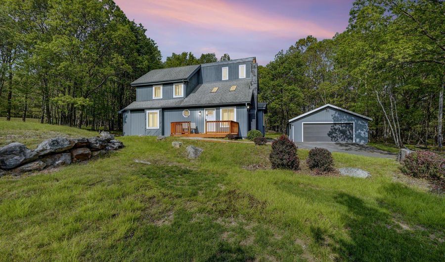 227 Valley View Dr, Albrightsville, PA 18210 - 4 Beds, 3 Bath