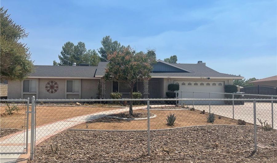 13405 Applewood Rd, Apple Valley, CA 92308 - 3 Beds, 2 Bath