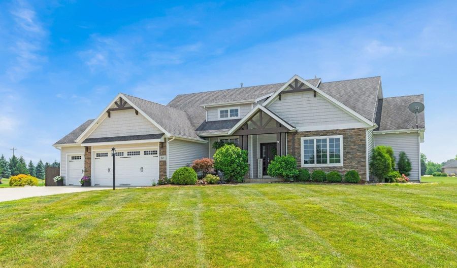 18607 Tonkel Rd, Auburn, IN 46706 - 5 Beds, 4 Bath