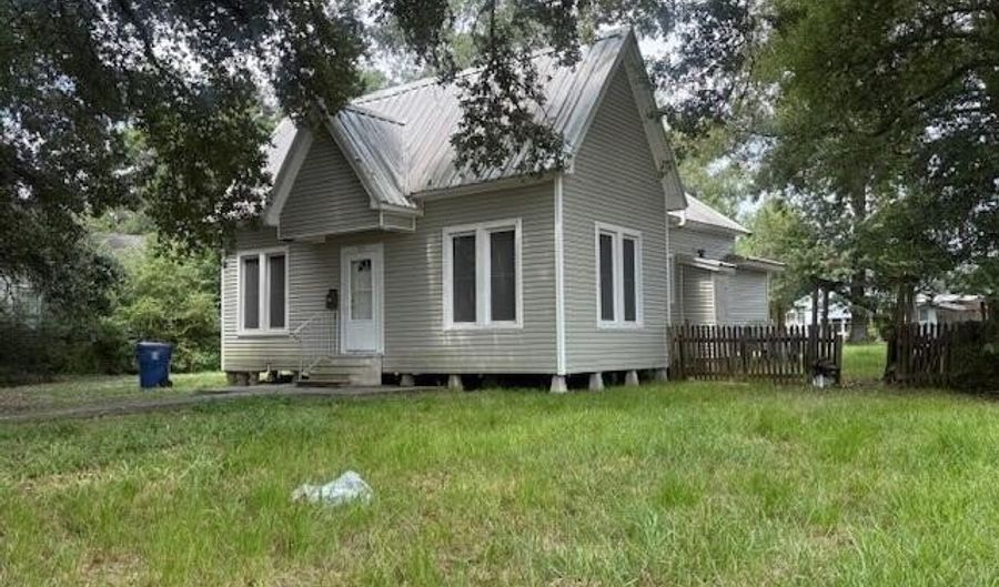 717 E 7th St, Crowley, LA 70526 - 2 Beds, 1 Bath