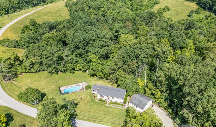 620 Maddox Rd, Alexandria, KY 41001 - 4 Beds, 2 Bath