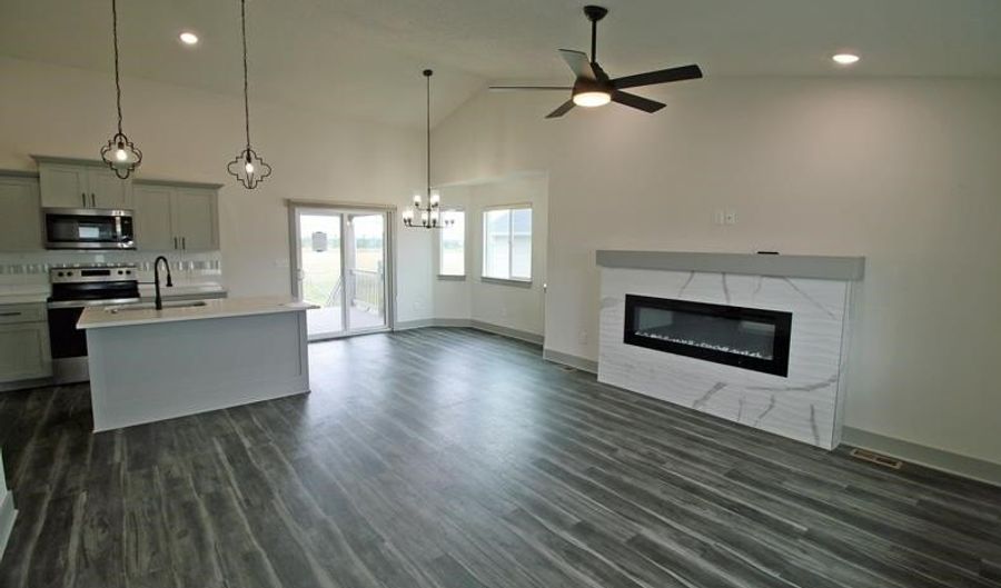 8641 E Cherrywood Ct, Bel Aire, KS 67226 - 4 Beds, 3 Bath