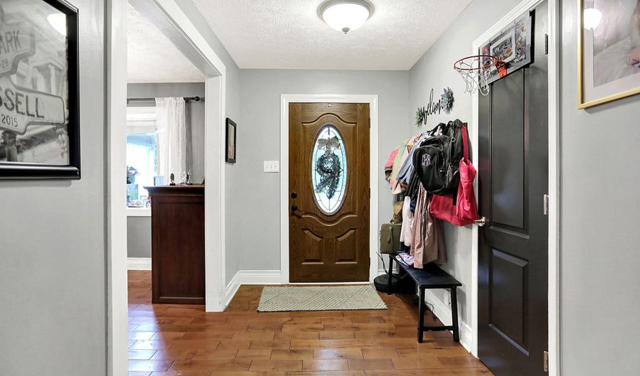 7011 McLain Dr, Indianapolis, IN 46217 - 3 Beds, 2 Bath