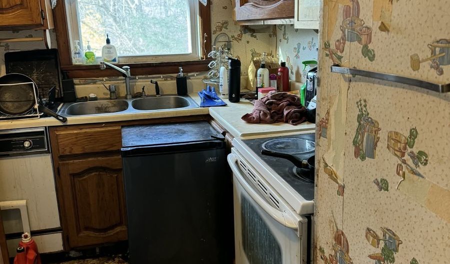 6 Elaine St, Bozrah, CT 06334 - 3 Beds, 2 Bath