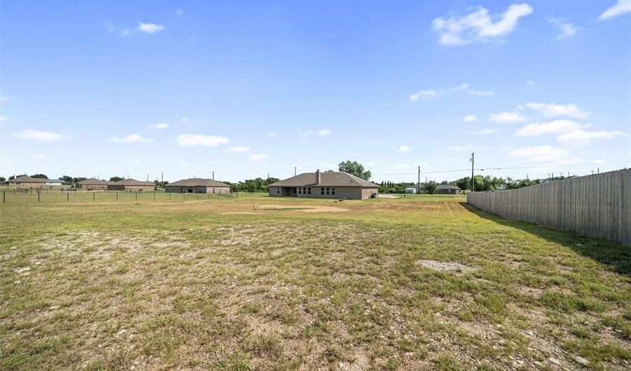 7243 Veal Station Rd, Weatherford, TX 76085 - 4 Beds, 2 Bath
