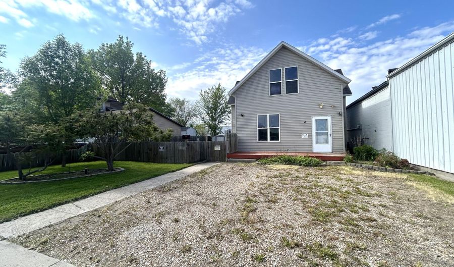 4 SE 10th Ave, Aberdeen, SD 57401 - 2 Beds, 2 Bath