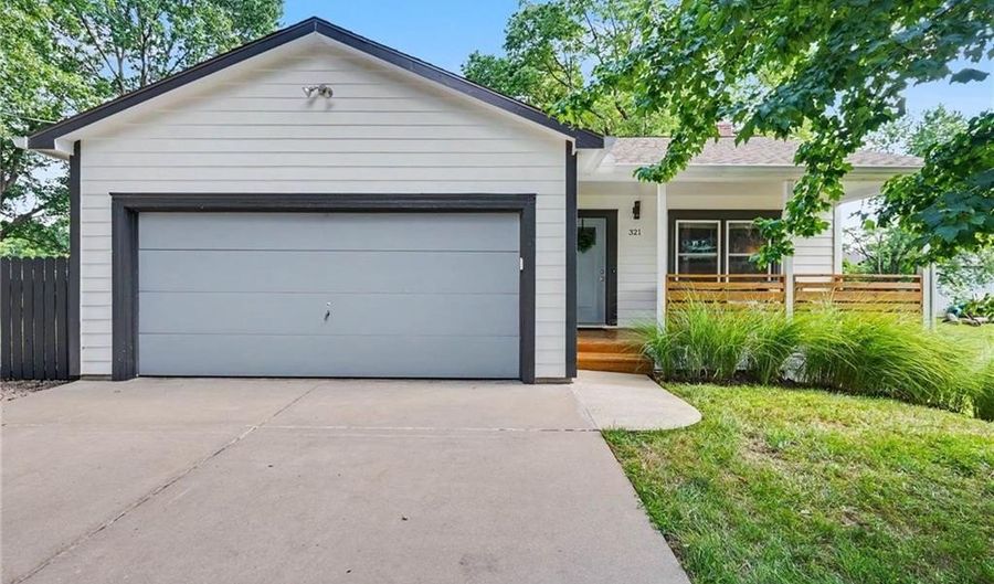 321 Dearborn St, Baldwin City, KS 66006 - 4 Beds, 3 Bath