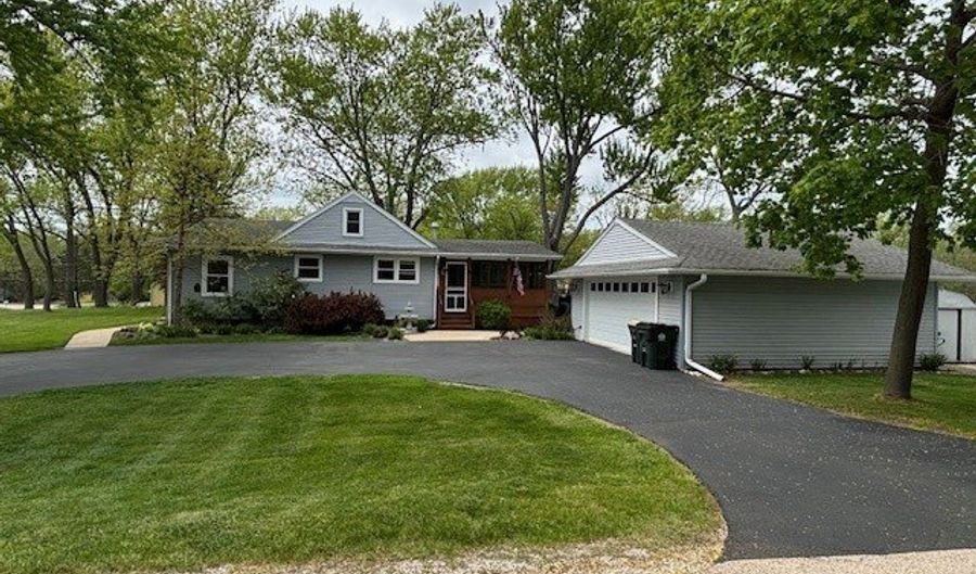 22628 W Silver Lake Ave, Antioch, IL 60002 - 2 Beds, 1 Bath