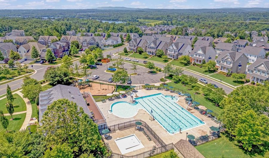 42550 SUNSET RIDGE Sq, Ashburn, VA 20148 - 3 Beds, 3 Bath