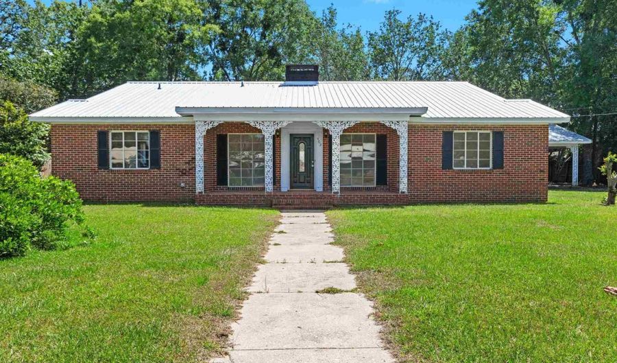402 E Poplar St, Atmore, AL 36502 - 3 Beds, 2 Bath