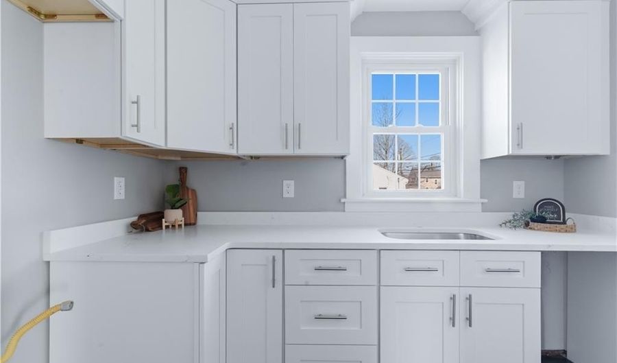 220 Vincent Ave, East Providence, RI 02914 - 3 Beds, 1 Bath