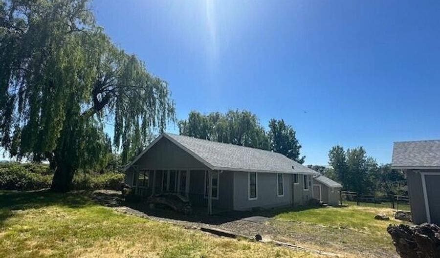 14145 Agate Rd, Eagle Point, OR 97524 - 3 Beds, 1 Bath