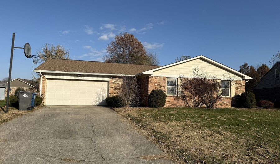 8815 Royal Meadow Dr, Indianapolis, IN 46217 - 3 Beds, 2 Bath