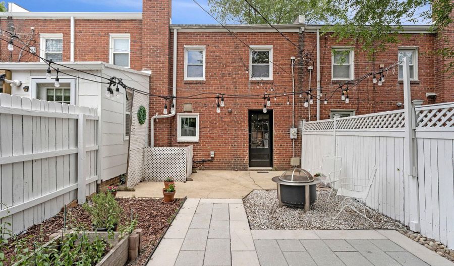 4782 21ST Rd N, Arlington, VA 22207 - 2 Beds, 1 Bath