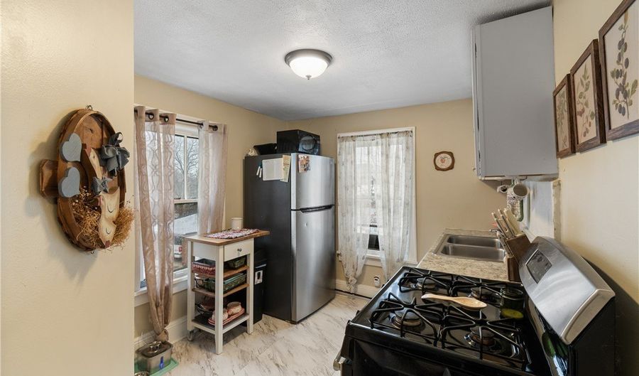 655 Oxford Ave, Akron, OH 44310 - 7 Beds, 3 Bath