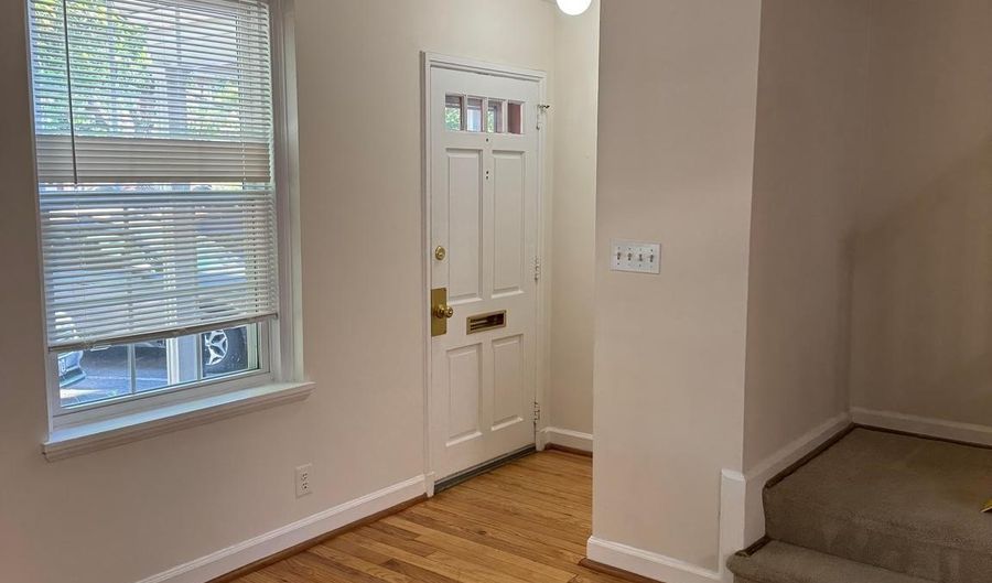 4715 29TH St S, Arlington, VA 22206 - 2 Beds, 2 Bath