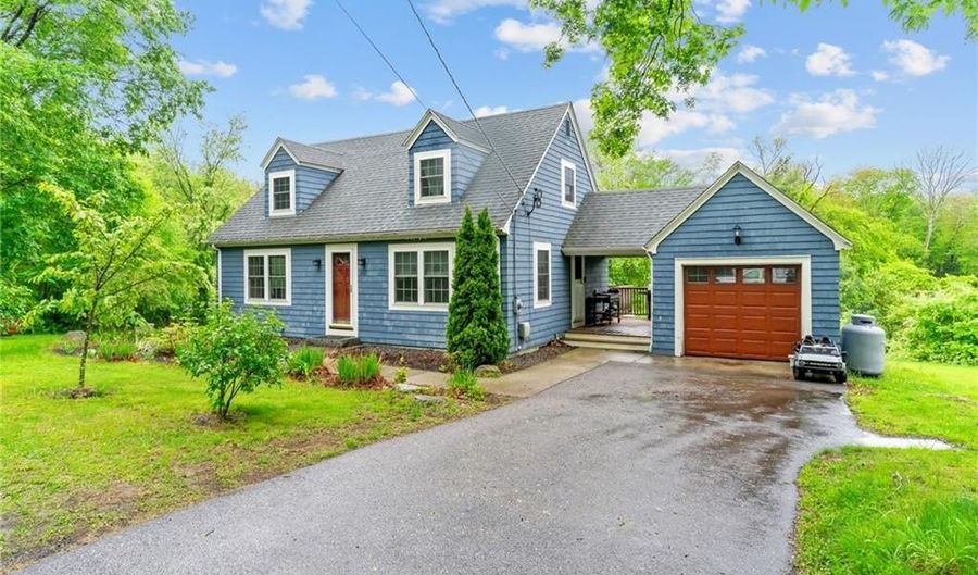 223 Chopmist Hill Rd, Glocester, RI 02814 - 4 Beds, 1 Bath