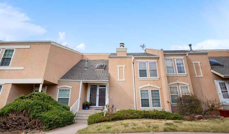 2925 So. Vaughn Way, Aurora, CO 80014 - 3 Beds, 3 Bath