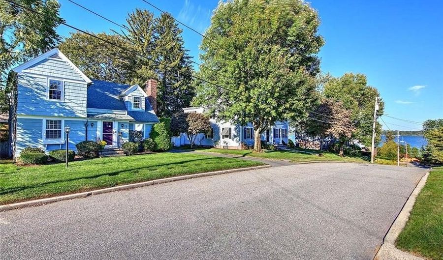 12 Harbour Ter, Cranston, RI 02905 - 2 Beds, 2 Bath