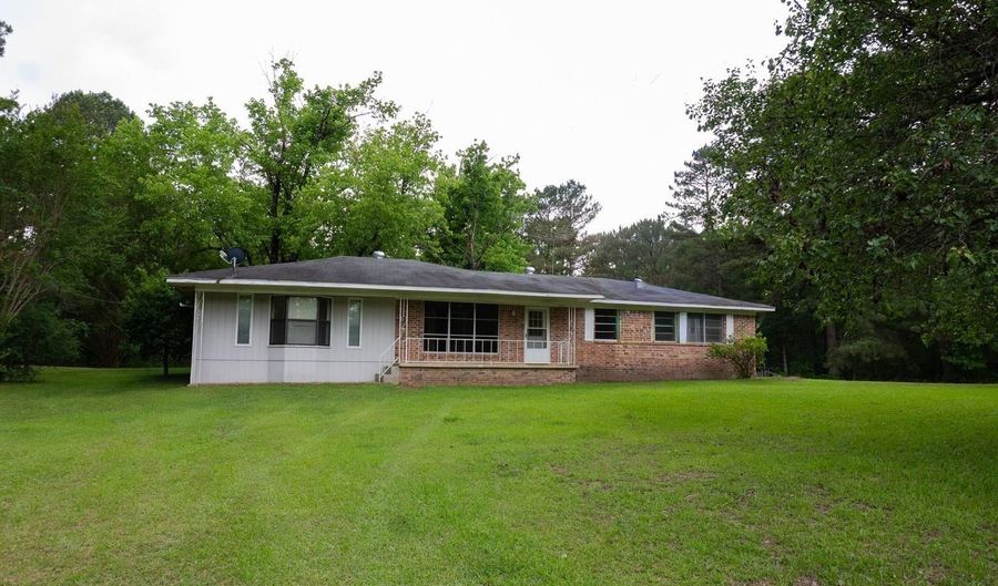 6961 W Hwy 8, Arkadelphia, AR 71923 - 3 Beds, 2 Bath