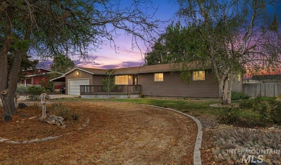 621 E Easy St, Caldwell, ID 83605 - 3 Beds, 2 Bath