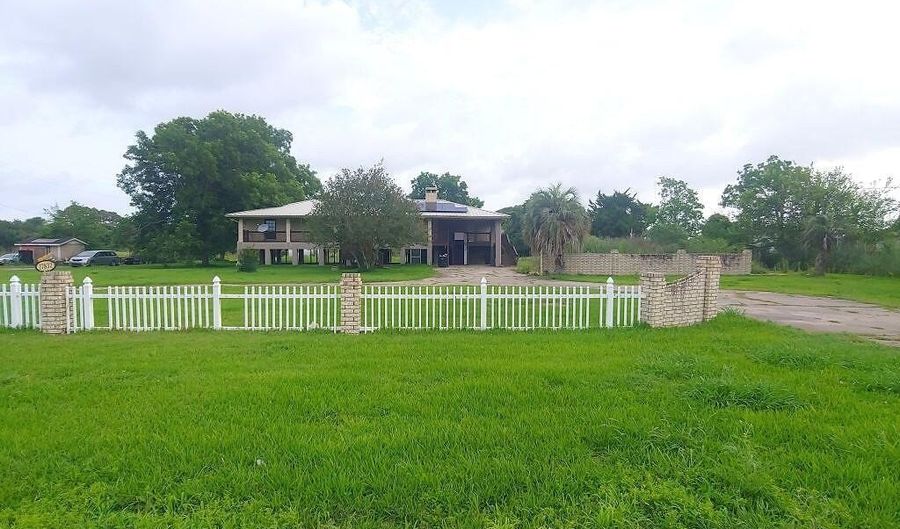 17832 W La Highway 82, Abbeville, LA 70510 - 3 Beds, 3 Bath