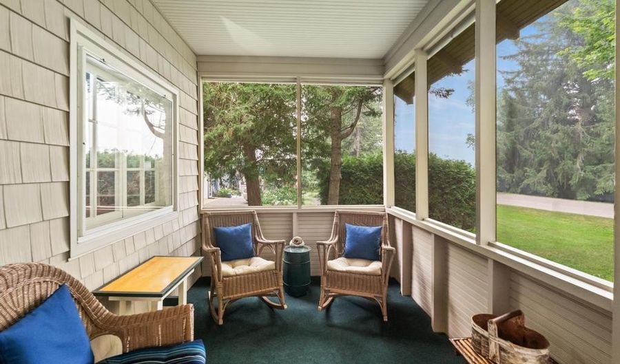 9093 Lake St, Alanson, MI 49706 - 2 Beds, 2 Bath