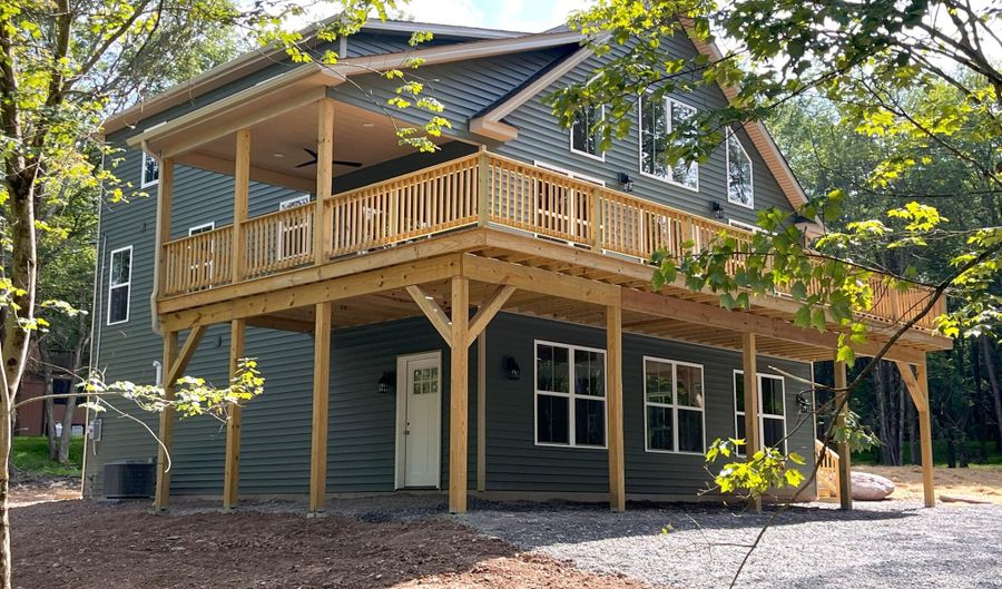 644 Towamensing Trl, Albrightsville, PA 18210 - 5 Beds, 4 Bath