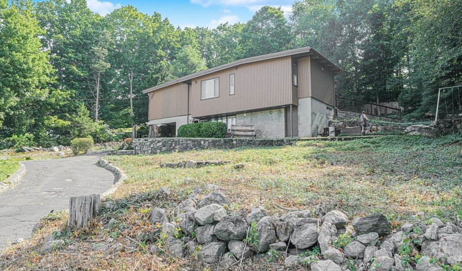 203 Hoyt St, Darien, CT 06820 - 4 Beds, 2 Bath