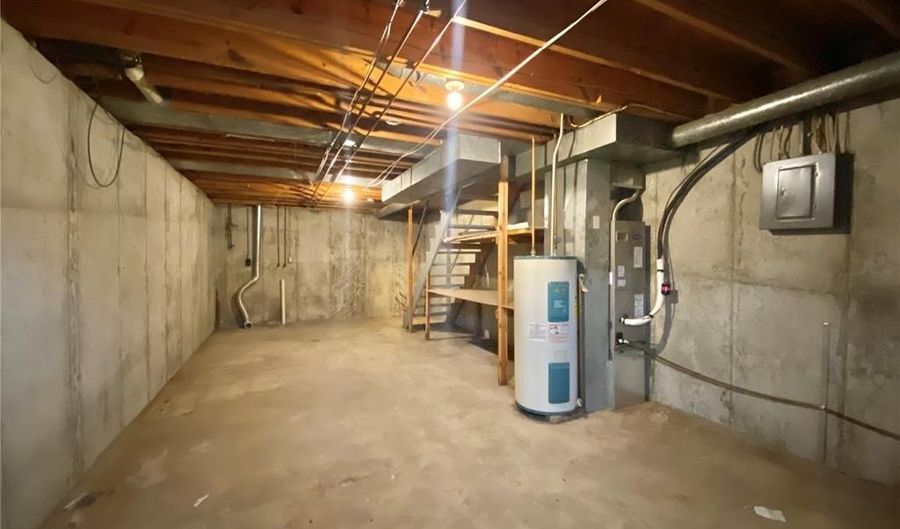 3865 Crest Cir, Arnold, MO 63010 - 2 Beds, 2 Bath