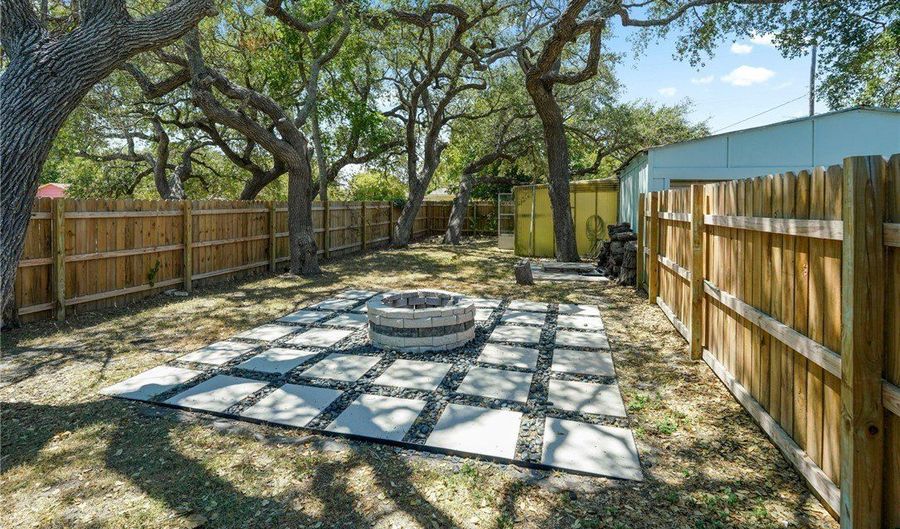 936 S Houston St, Aransas Pass, TX 78336 - 3 Beds, 2 Bath