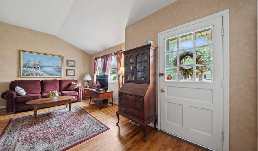 29 E MAPLE Ave, Bellmawr, NJ 08031 - 3 Beds, 2 Bath