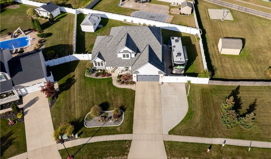 658 Nicole Dr, Amherst, OH 44001 - 4 Beds, 3 Bath