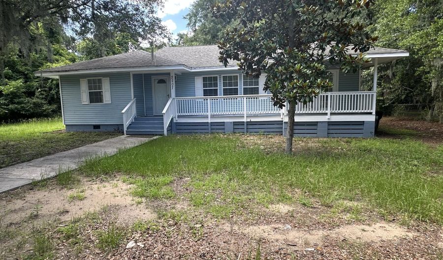 2207 Morris St, Beaufort, SC 29902 - 3 Beds, 2 Bath
