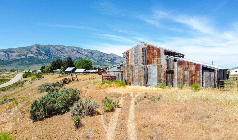 640 W Arimo Rd, Arimo, ID 83214 - 6 Beds, 4 Bath