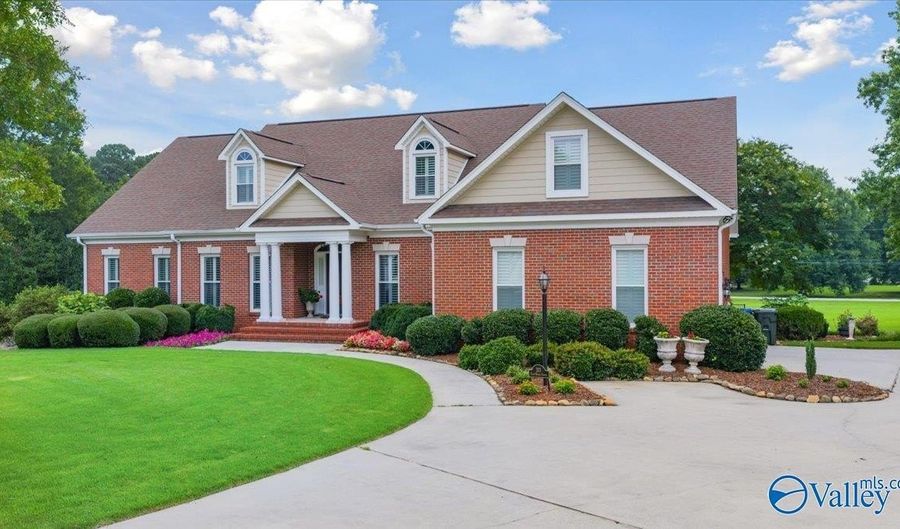 313 Four Winds Cir, Athens, AL 35613 - 4 Beds, 5 Bath