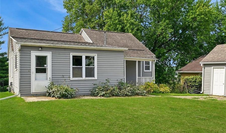 203 E 4th St, Anamosa, IA 52205 - 3 Beds, 2 Bath