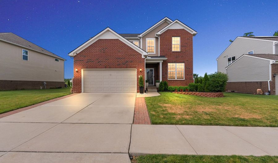 704 Groveland Cir, Ann Arbor, MI 48108 - 5 Beds, 3 Bath