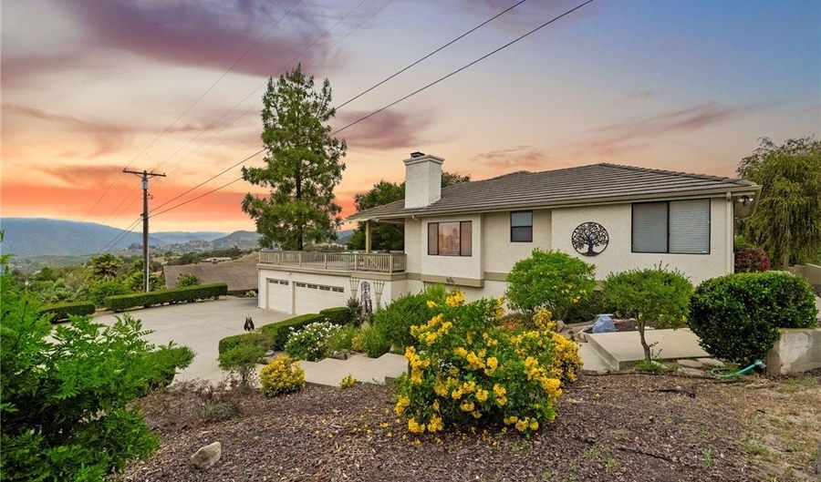 1357 Sunny Heights Rd, Fallbrook, CA 92028 - 4 Beds, 3 Bath