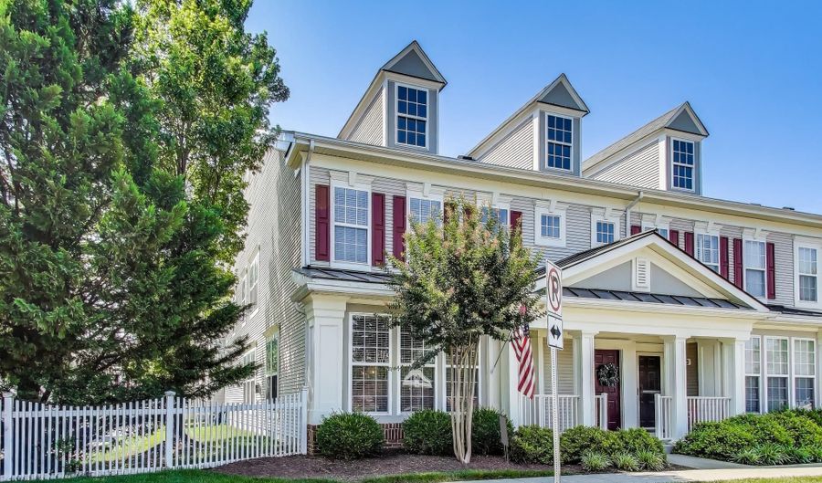 20208 NIGHTWATCH St, Ashburn, VA 20147 - 3 Beds, 3 Bath