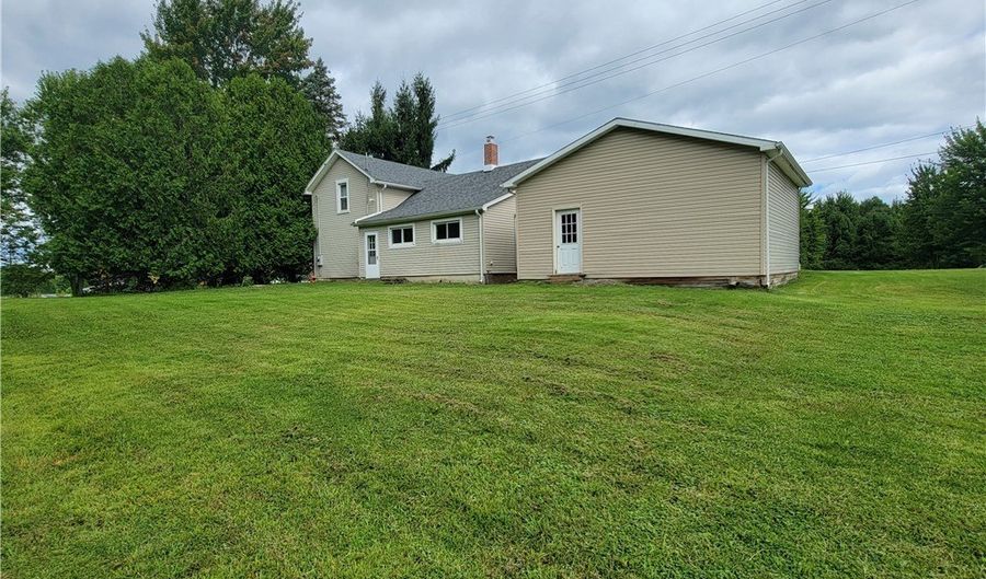 5958 Weaver Rd, Conneaut, OH 44030 - 2 Beds, 2 Bath