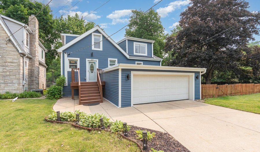 1237 Fox River Dr, Algonquin, IL 60102 - 3 Beds, 3 Bath