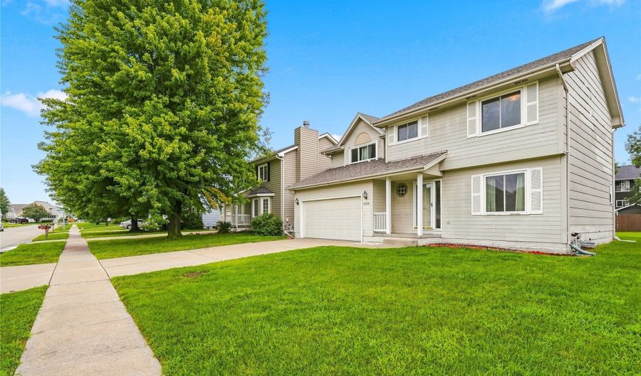 1209 8th Ave SE, Altoona, IA 50009 - 3 Beds, 3 Bath