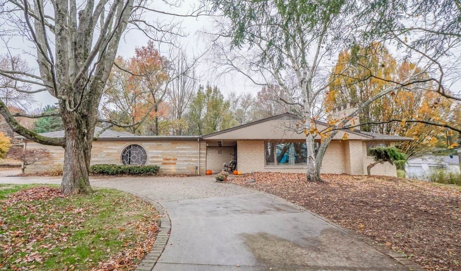 3615 Mountview Ave, Alliance, OH 44601 - 3 Beds, 4 Bath