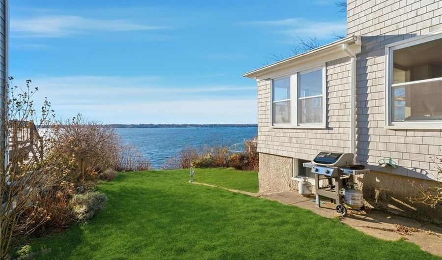 200 Narragansett Ave, East Providence, RI 02915 - 2 Beds, 2 Bath