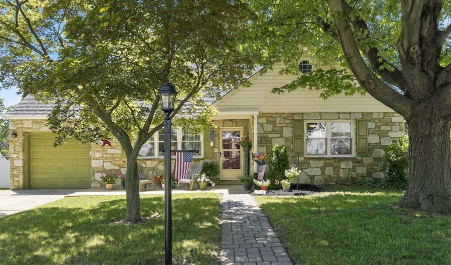 828 HOFFNAGLE St, Philadelphia, PA 19111 - 4 Beds, 2 Bath