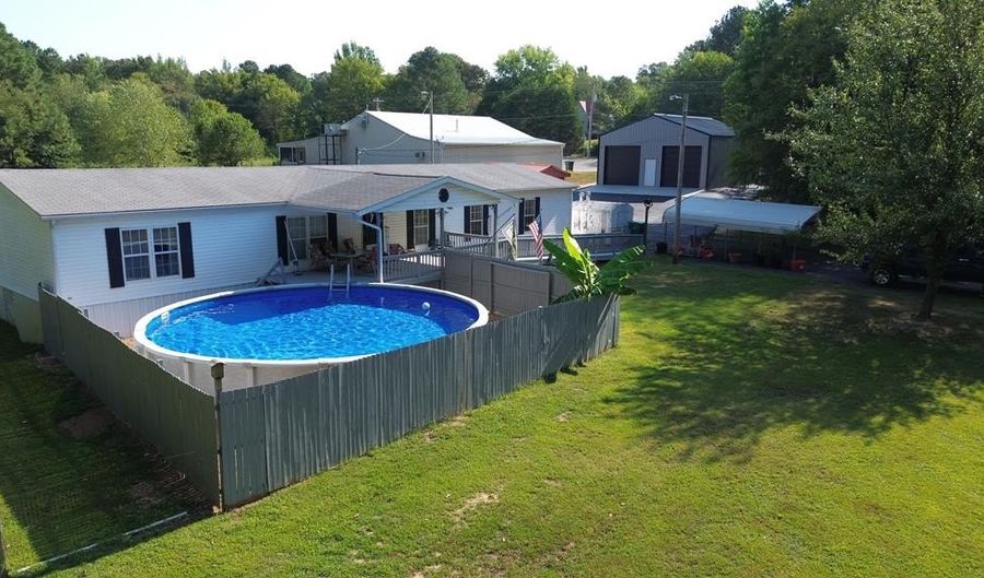 40 Lynn Ln, Big Sandy, TN 38221 - 4 Beds, 3 Bath