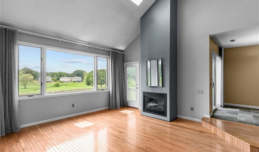 76 Valley Green Ct B, North Providence, RI 02904 - 2 Beds, 4 Bath