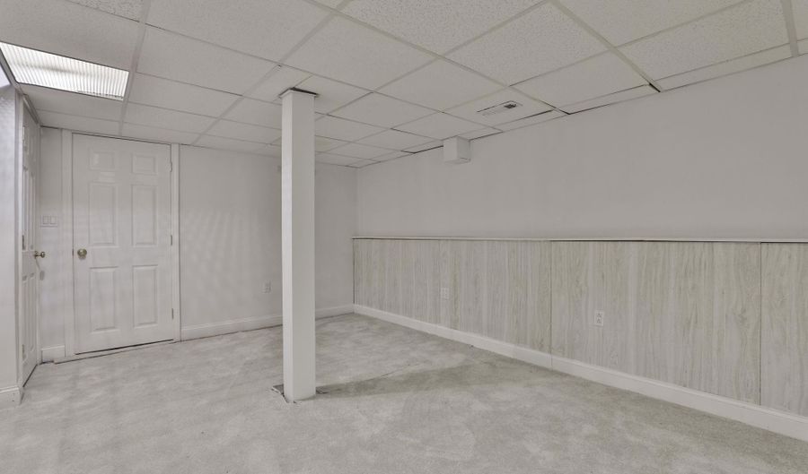 24 Suffolk Ct, Bedford, NH 03110 - 3 Beds, 2 Bath